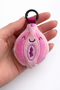 Plyšová vulva – přívěsek na klíče