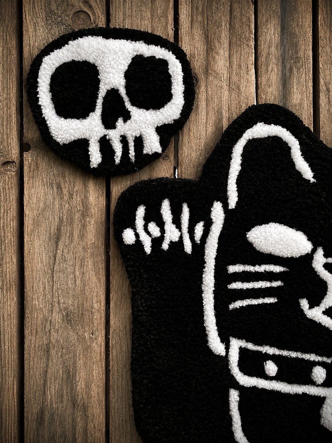 Gothic Lucky Cat tuftovaný koberec + mini lebka