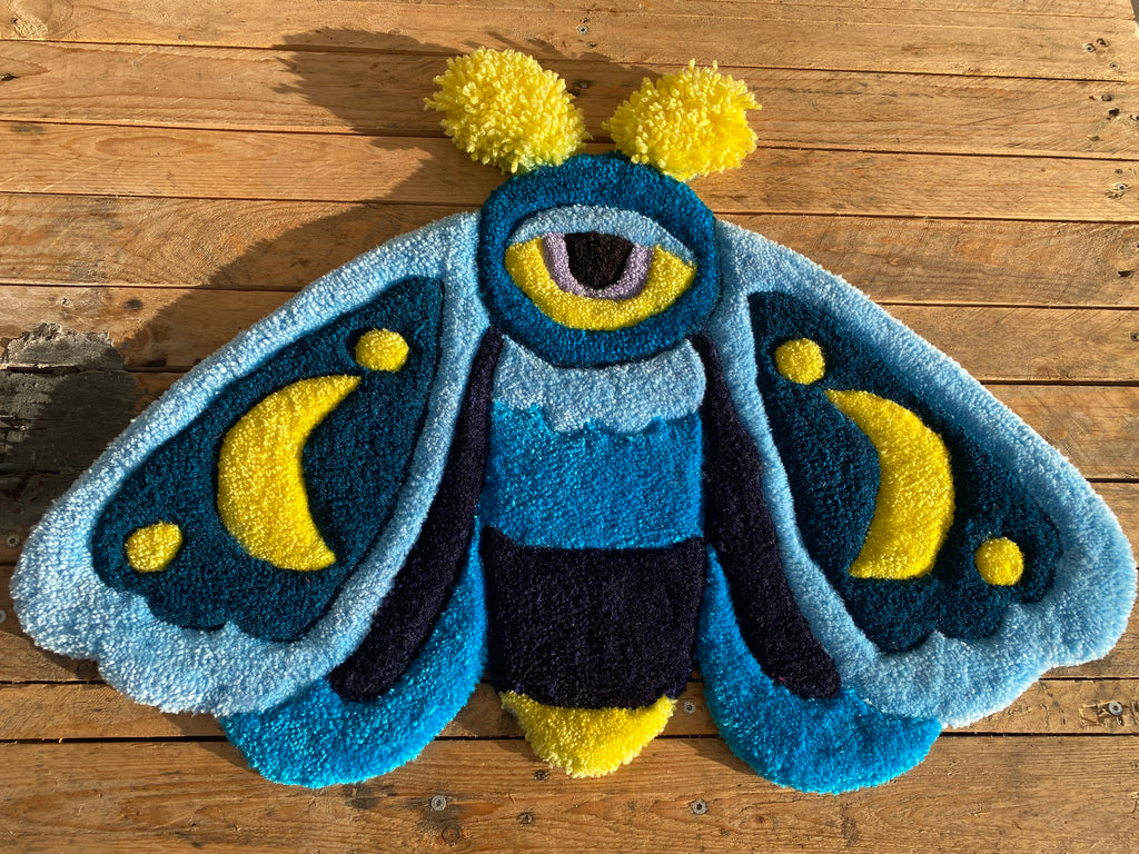 Moon Moth – ručně tuftovaný kobereček
