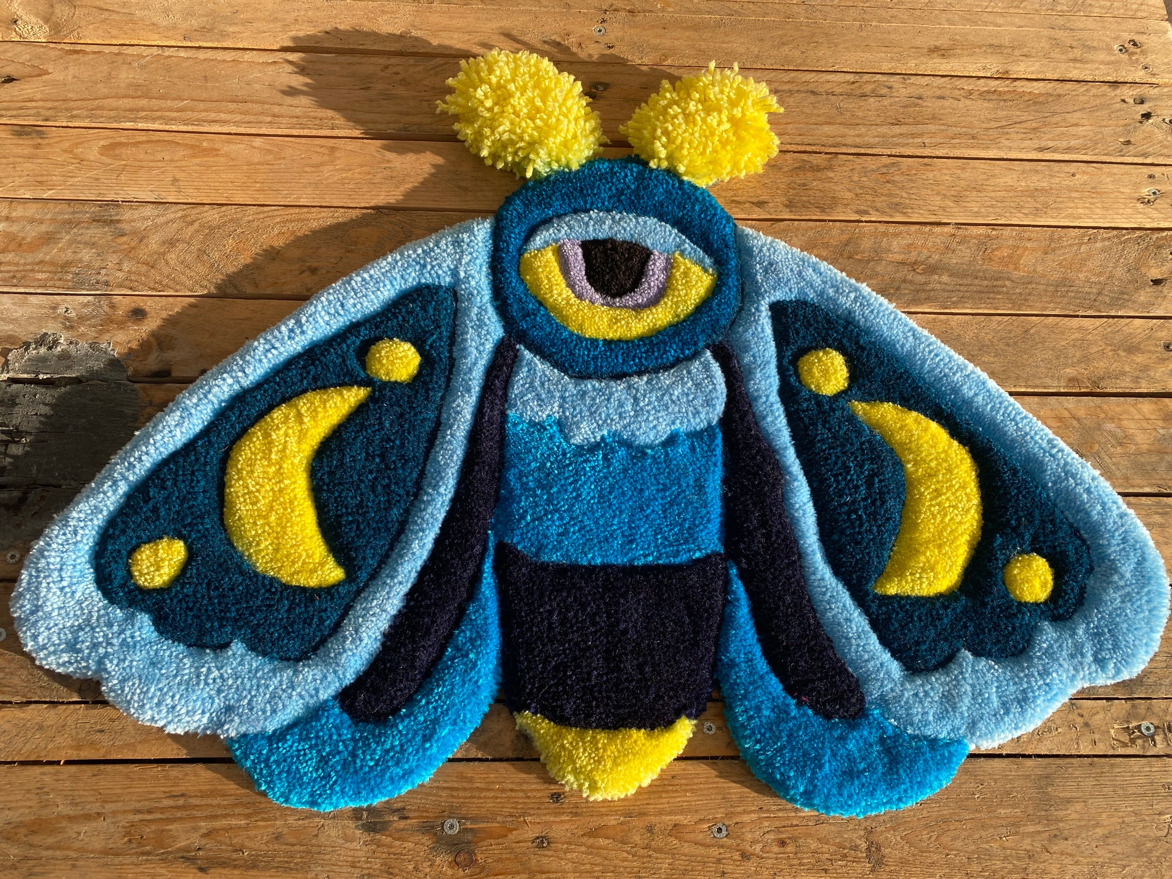 Moon Moth – ručně tuftovaný kobereček