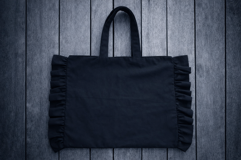 Ribcage Ruffle Bag – ručně šitá taška s volány