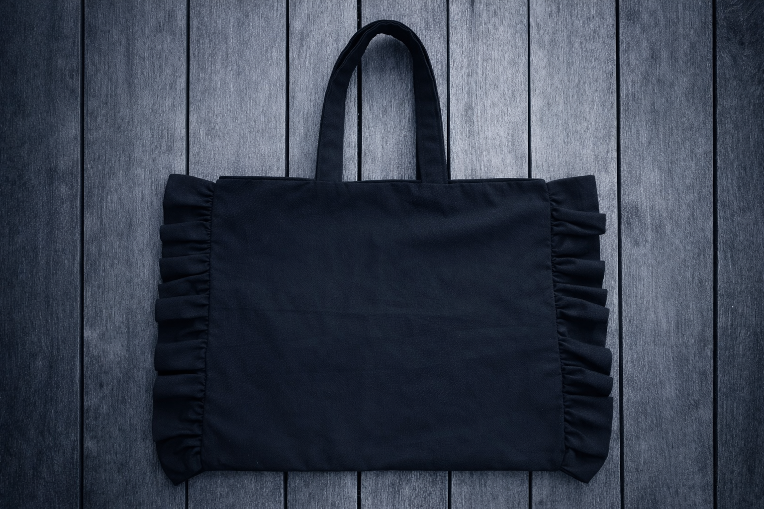 Ribcage Ruffle Bag – ručně šitá taška s volány