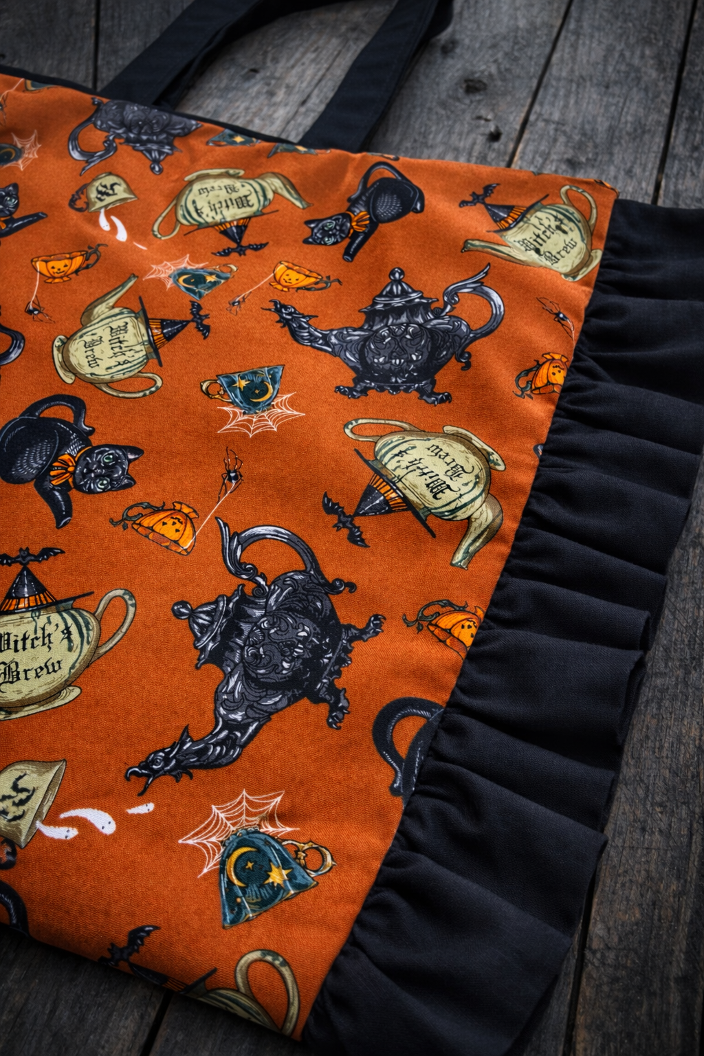 Witchy Tea Ruffle Bag – ručně šitá taška s volány